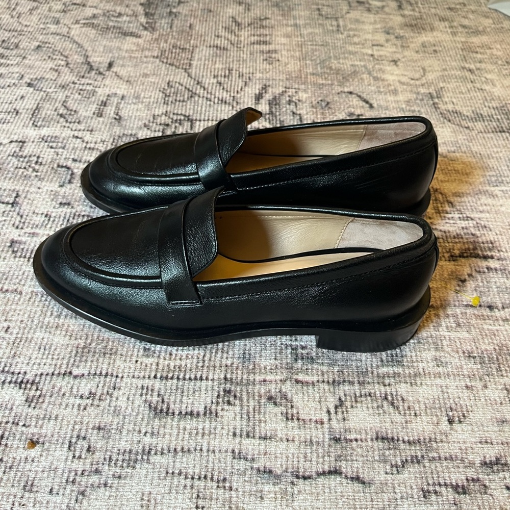 Stuart Weitzman Palmer Sleek Loafer in black leather—pristine condition